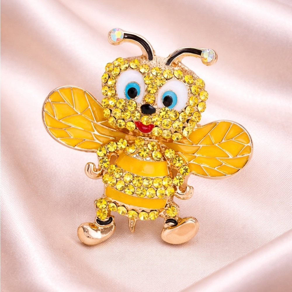 Cute Bumble Bee Brooch – Rhinestone Gold Statement Jewelry